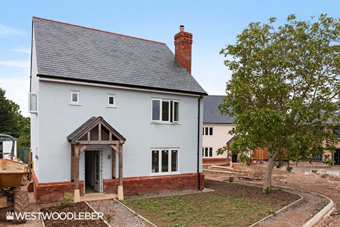 5 Bedroom Detached House For Sale In Walnut Tree Close, Hoe Lane, Nazeing, EN9