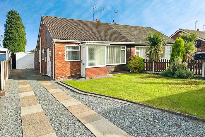 3 Bedroom Bungalow For Sale In Langdale Grove, Selby, North Yorkshire, YO8