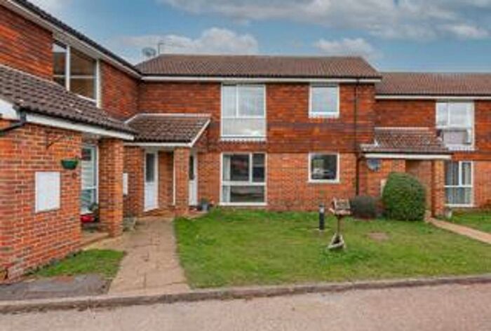 1 Bedroom Maisonette For Sale In Blacksmith Close, Ashtead, KT21
