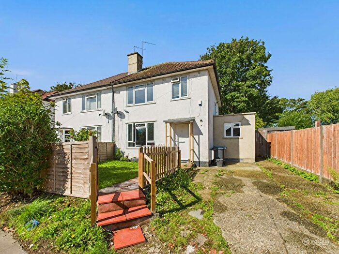 3 Bedroom Semi-Detached House To Rent In Heathfield Vale, South Croydon, CR2