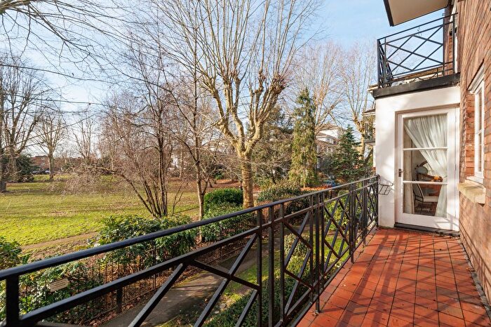 2 Bedroom Flat For Sale In Brompton Park Crescent, Chelsea Village, SW6