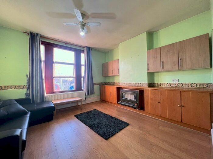 2 Bedroom Flat To Rent In Romford Road, London, E12