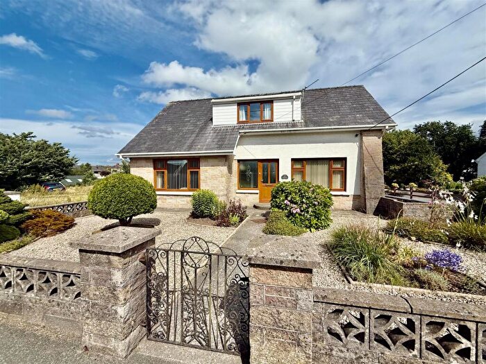 4 Bedroom House For Sale In Llanybydder, SA40