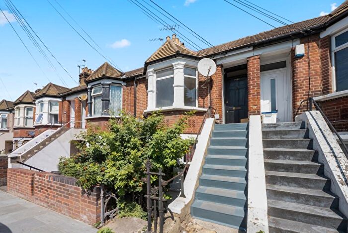 2 Bedroom Flat For Sale In Riverdale Road, Erith, DA8