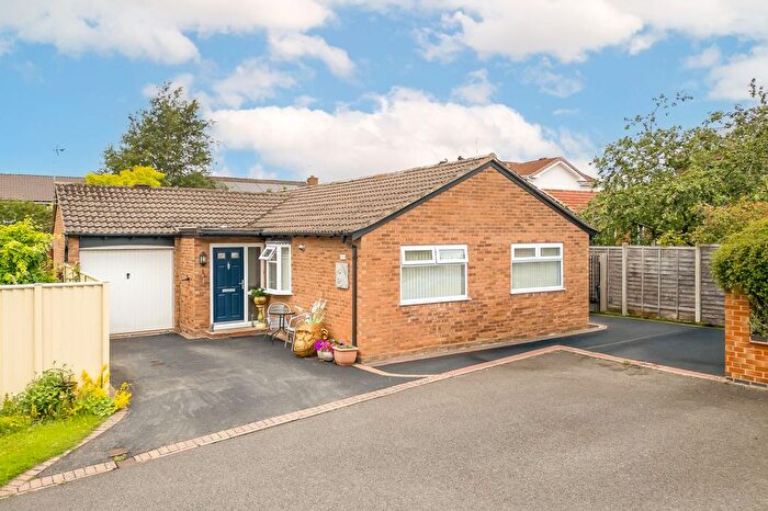 3 Bedroom Detached Bungalow For Sale In Dodd Avenue, Warwick, CV34