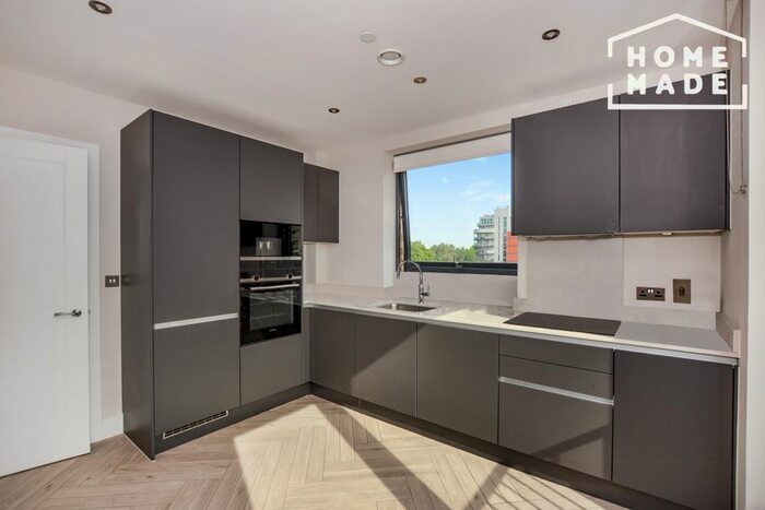 1 Bedroom Flat To Rent In Battersea Park Road, SW8