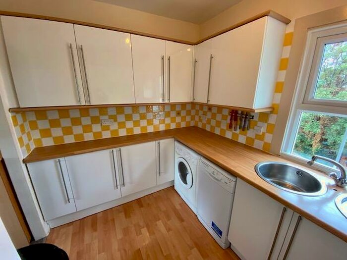 1 Bedroom Flat To Rent In Norfolk Road, Maidenhead, SL6