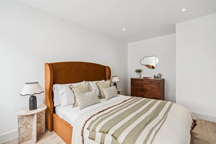1 Bedroom Apartment To Rent In Market Place Chalfont St Peter, SL9