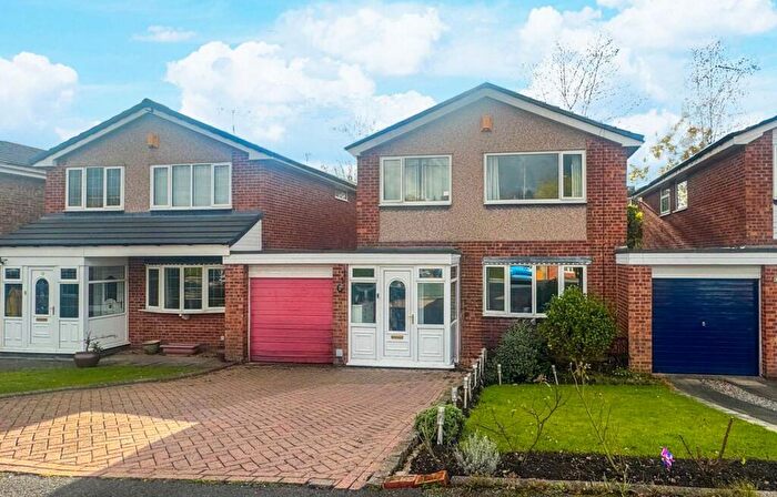 4 Bedroom Link Detached House For Sale In March Drive, Brandlesholme, Bury, BL8