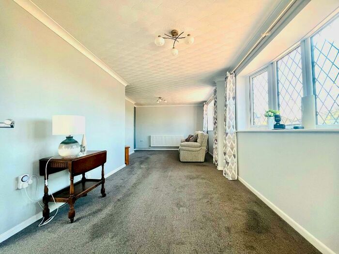 3 Bedroom Detached Bungalow For Sale In Mixes Hill Road, Stopsley, Luton, Bedfordshire, LU2