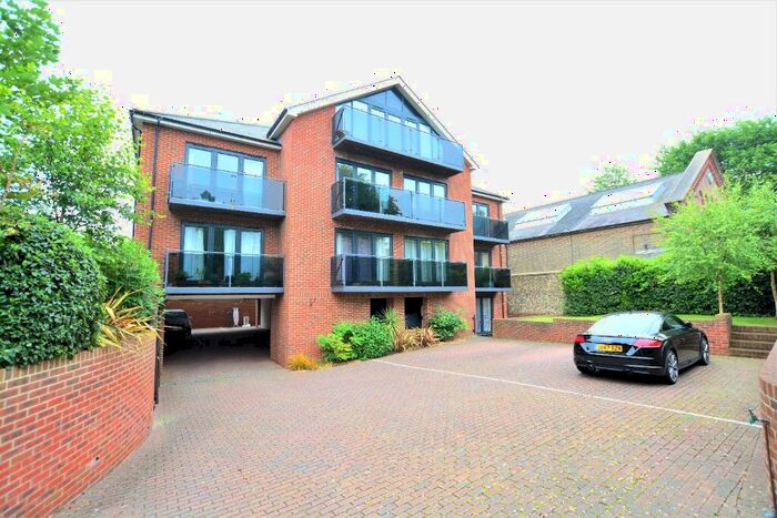 2 Bedroom Flat To Rent In South Court, Dyke Road, Hove, BN1