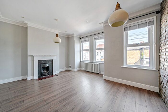 2 Bedroom Flat To Rent In Fortescue Road, London, SW19