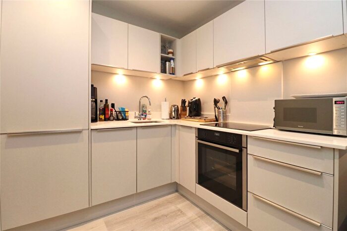 1 Bedroom Flat For Sale In Monument Road, Woking, GU21