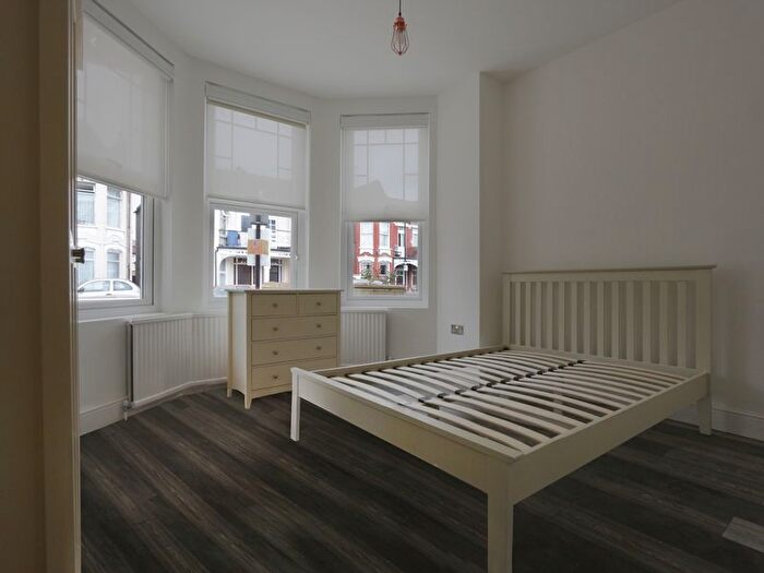 3 Bedroom Flat To Rent In Sylvan Avenue, London, N22