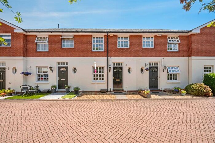 2 Bedroom Mews For Sale In Bedford Court, Bawtry, Doncaster, DN10
