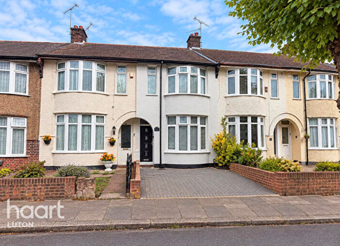 2 Bedroom Terraced House For Sale In St Monicas Avenue, Luton, LU3