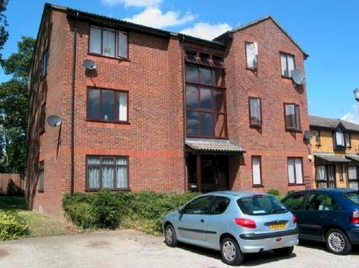 1 Bedroom Flat To Rent In Barnes Avenue, Norwood Green, UB2