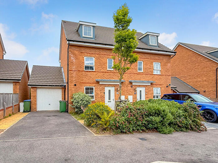 4 Bedroom Semi-Detached House For Sale In Skylark Avenue, Peacehaven, BN10