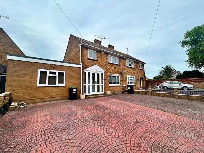 4 Bedroom Semi-Detached House To Rent In Dene Holm Road, Northfleet, Gravesend, Kent, DA11