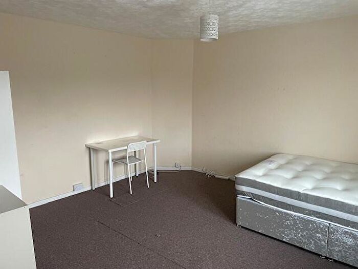 2 Bedroom Flat To Rent In Wokingham Road, Reading, Berkshire, RG6