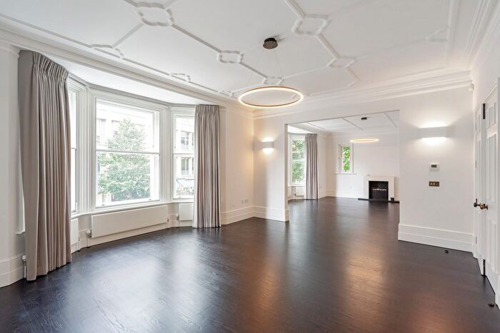 3 Bedroom Flat To Rent In Sloane Street, Knightsbridge, SW1X