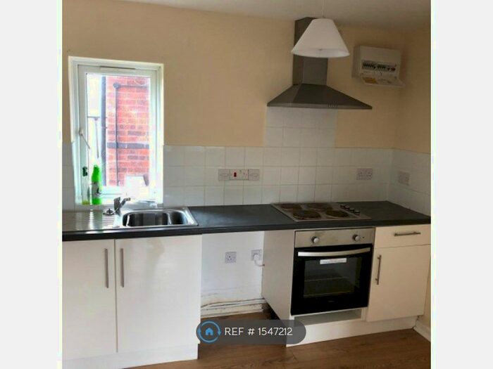 1 Bedroom Flat To Rent In May Court, Nottingham, NG5