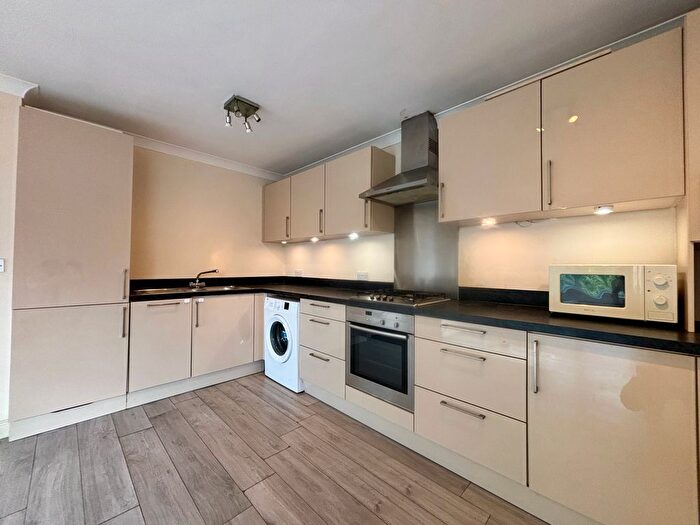 2 Bedroom Flat To Rent In Ravenscroft Road, Beckenham, BR3