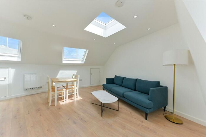 1 Bedroom Apartment To Rent In Battersea Park Road, London, SW11