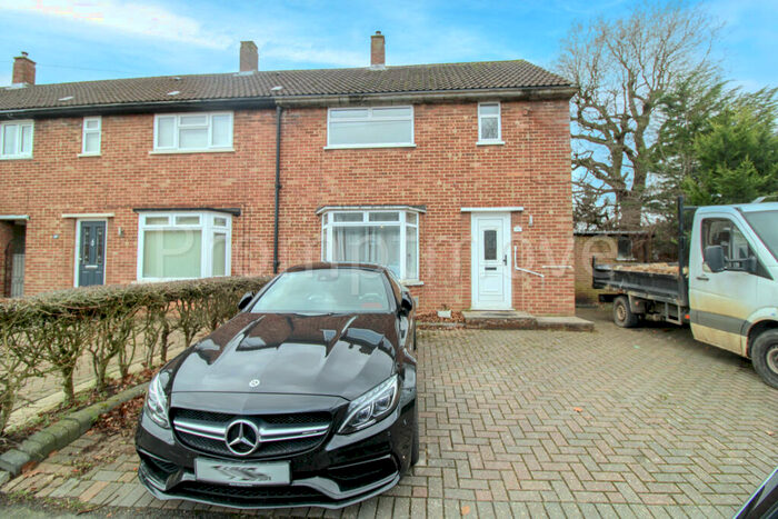 3 Bedroom End Of Terrace House To Rent In Hallwicks Road Luton, LU2