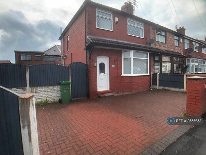 3 Bedroom Semi-Detached House To Rent In St. Georges Road, Droylsden, Manchester, M43