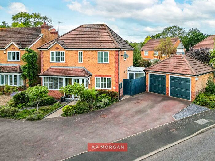 3 Bedroom Detached House For Sale In Kiln Close, Studley, Redditch, Warwickshire, B80
