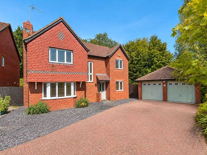 4 Bedroom House For Sale In Old Close, Northampton, NN4