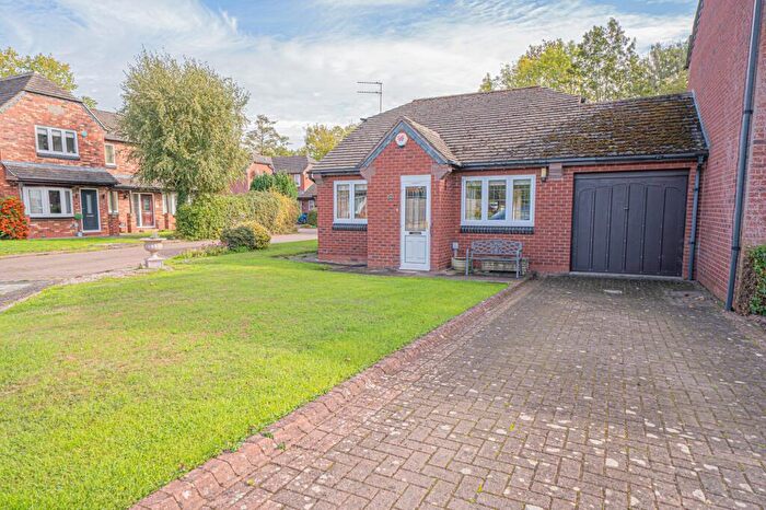 2 Bedroom Bungalow For Sale In Yew Tree Close, Lapworth, B94