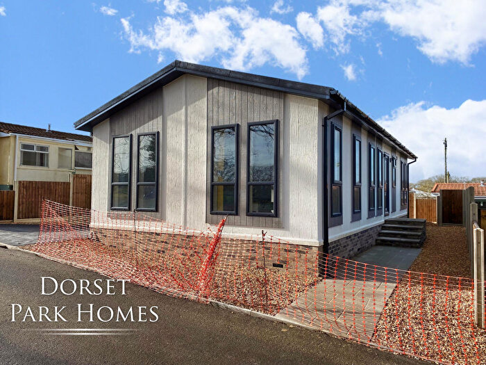 2 Bedroom Park Home For Sale In Bashley Cross Road, New Milton, Hampshire, BH25