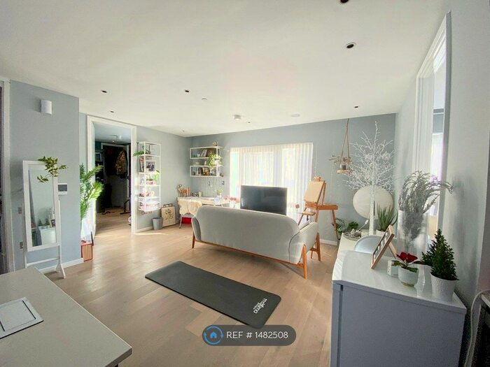 2 Bedroom Flat To Rent In Equiano Court, London, EC1N