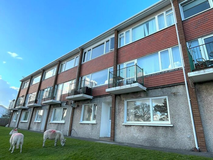 2 Bedroom Flat To Rent In Clyne Close, Mayals, Swansea, SA3