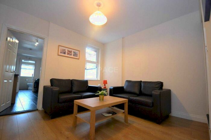 4 Bedroom Terraced House To Rent In Wykeham Road, University, Reading, Berkshire, RG6