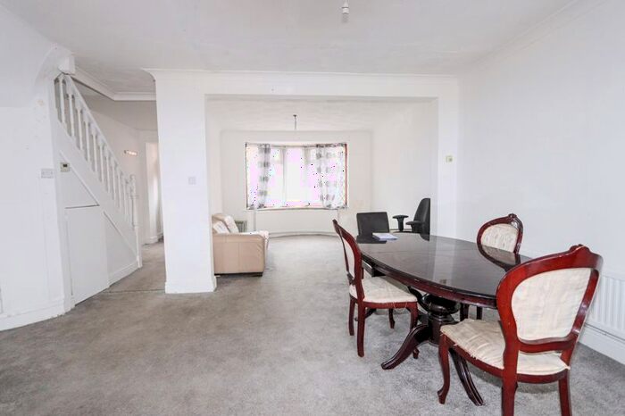 4 Bedroom Terraced House To Rent In Westbury Avenue, Southall, UB1