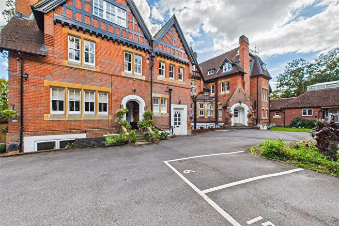 2 Bedroom Apartment For Sale In Longdown Lodge, Crowthorne Road, Sandhurst, Berkshire, GU47