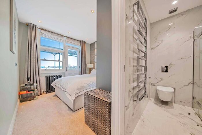 2 Bedroom Flat For Sale In Kings Road, Chelsea, London, SW10
