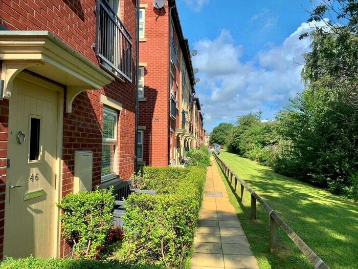 2 Bedroom House To Rent In Holts Crest Way, Leeds, West Yorkshire, LS12