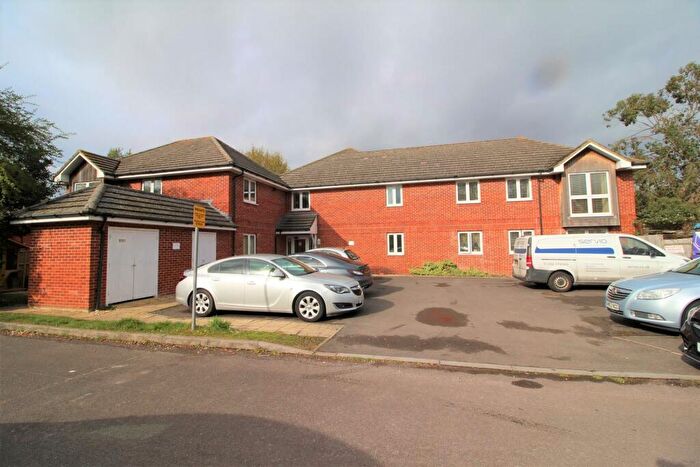 2 Bedroom Apartment To Rent In Gamble Close, Southampton, SO19