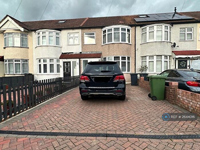 3 Bedroom Terraced House To Rent In Cedar Avenue, Waltham Cross, EN8