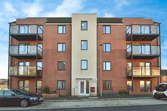2 Bedroom Flat For Sale In Whitecastle Way, Kingsmead, Milton Keynes, MK4