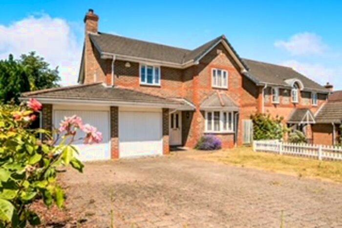 4 Bedroom Detached House To Rent In Roebuck Rise, Tilehurst, Reading, RG31