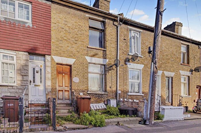 2 Bedroom Terraced House For Sale In Luton Road, Chatham, ME4