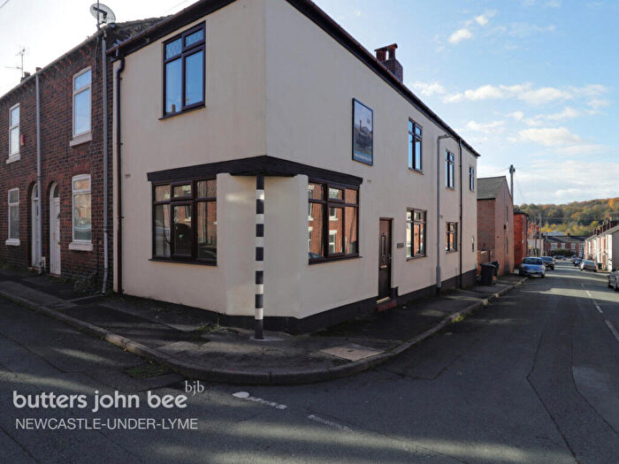 3 Bedroom End Of Terrace House For Sale In Victoria Street, Newcastle, ST5