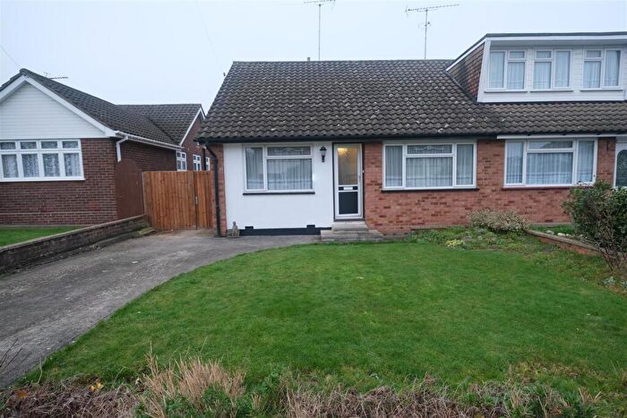 2 Bedroom Semi-Detached Bungalow To Rent In Pinewood AvenueLeigh-On-SeaEssex, SS9