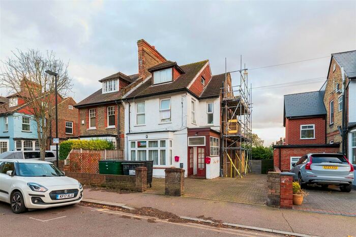 Studio To Rent In Grove Road, London, E17