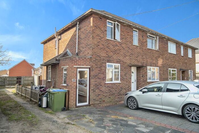 2 Bedroom Flat To Rent In Queens Road, Welling, Kent, DA16